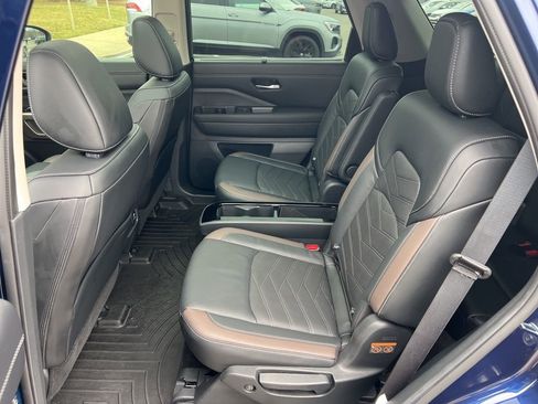 Used 2024 Nissan Pathfinder Platinum w/ Lighting Package (N93) image 31