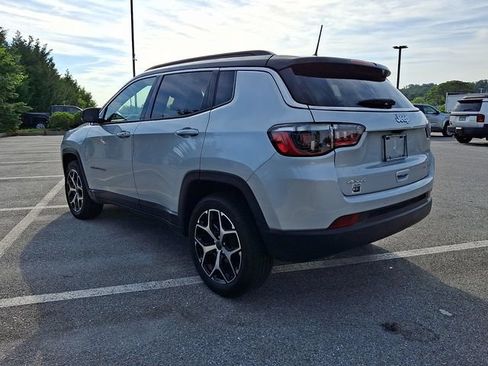 Used 2025 Jeep Compass Limited AWD/4WD image 5