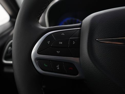 Used 2025 Chrysler Pacifica Select FWD image 27