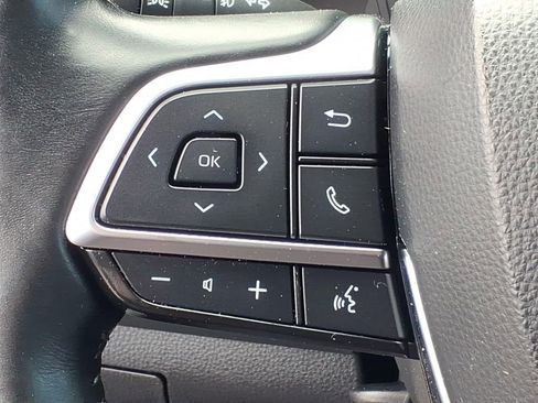 Used 2021 Toyota Highlander LE AWD/4WD image 11