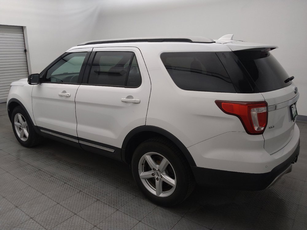 Used 2016 Ford Explorer XLT w/ Equipment Group 202A AWD/4WD image 3