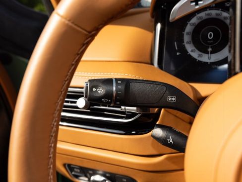 Used 2025 Aston Martin DB12 Convertible RWD image 33