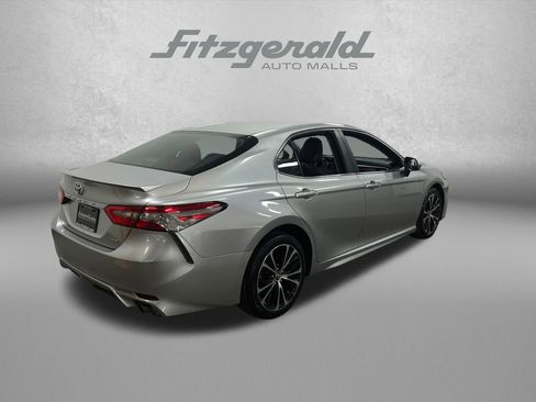 Used 2018 Toyota Camry SE FWD image 7
