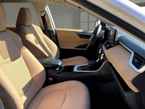 Used 2021 Toyota RAV4 LE image 23