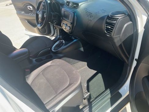 Used 2018 Kia Soul FWD image 16