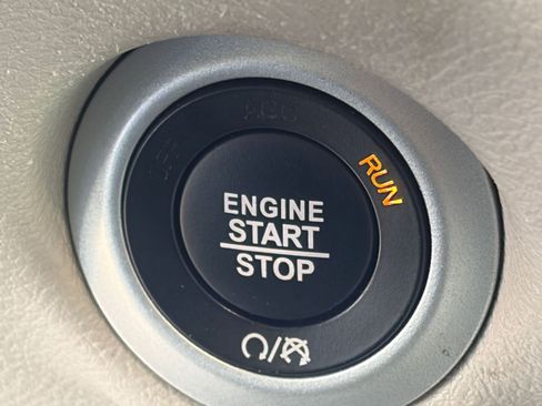 Used 2024 Chrysler Pacifica Touring-L FWD image 20