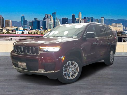 Used 2025 Jeep Grand Cherokee L Laredo RWD image 2