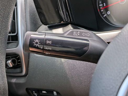 Used 2023 Kia Sorento LX FWD image 25