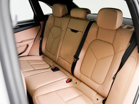 Used 2025 Porsche Macan image 27