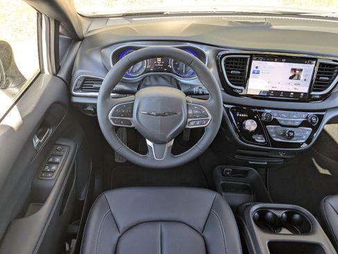 New 2026 Chrysler Voyager LX FWD image 15