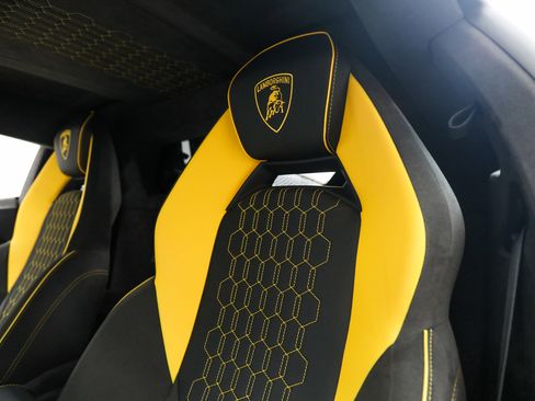 Used 2024 Lamborghini Revuelto AWD/4WD image 25