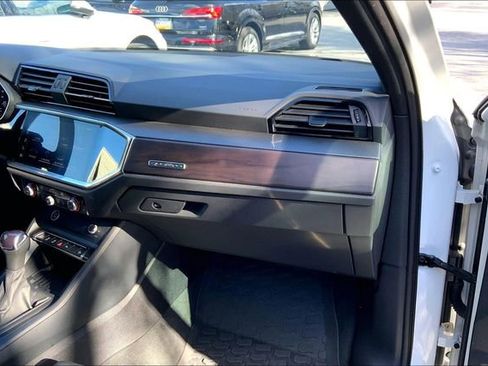 Used 2024 Audi Q3 2.0T Premium image 18