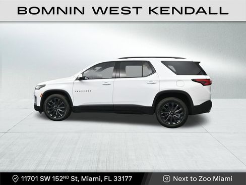 Used 2023 Chevrolet Traverse RS image 2
