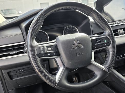 Used 2024 Mitsubishi Outlander SE image 12