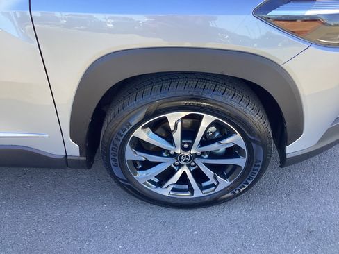 Certified 2023 Toyota Corolla Cross XLE w/ Convenience Package image 16