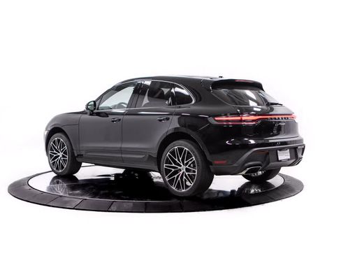 Certified 2026 Porsche Macan AWD/4WD image 3