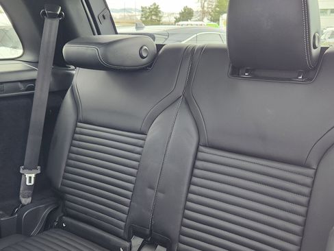 Used 2021 Land Rover Discovery S image 17