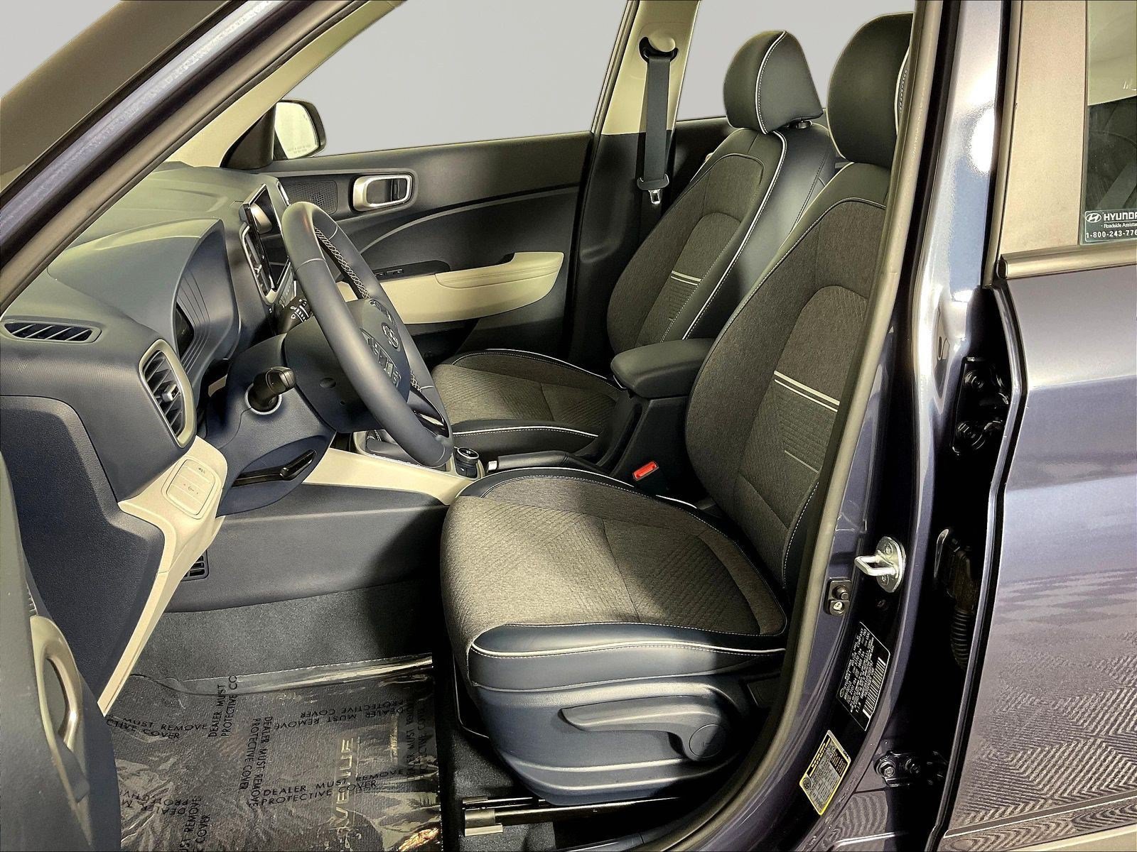 Used 2023 Hyundai Venue Limited FWD image 20