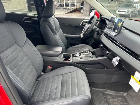 Used 2025 Mitsubishi Outlander SE AWD/4WD image 38
