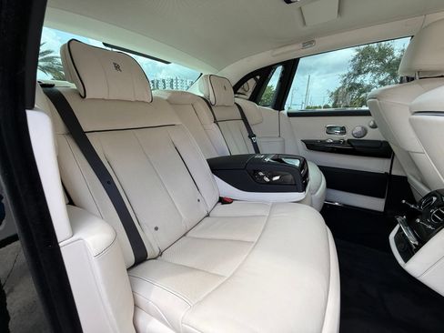 Used 2022 Rolls-Royce Phantom Sedan RWD image 43