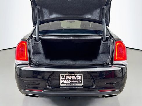 Used 2019 Chrysler 300 Touring w/ Chrome Appearance Package RWD image 23