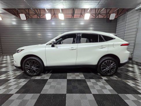 Used 2022 Toyota Venza XLE image 8