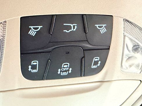 Used 2024 Chrysler Pacifica Touring-L FWD image 33