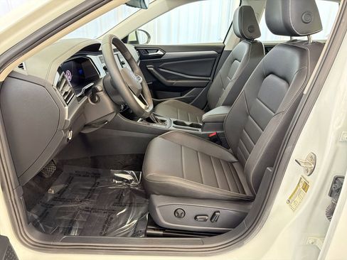 Certified 2024 Volkswagen Jetta SE image 5