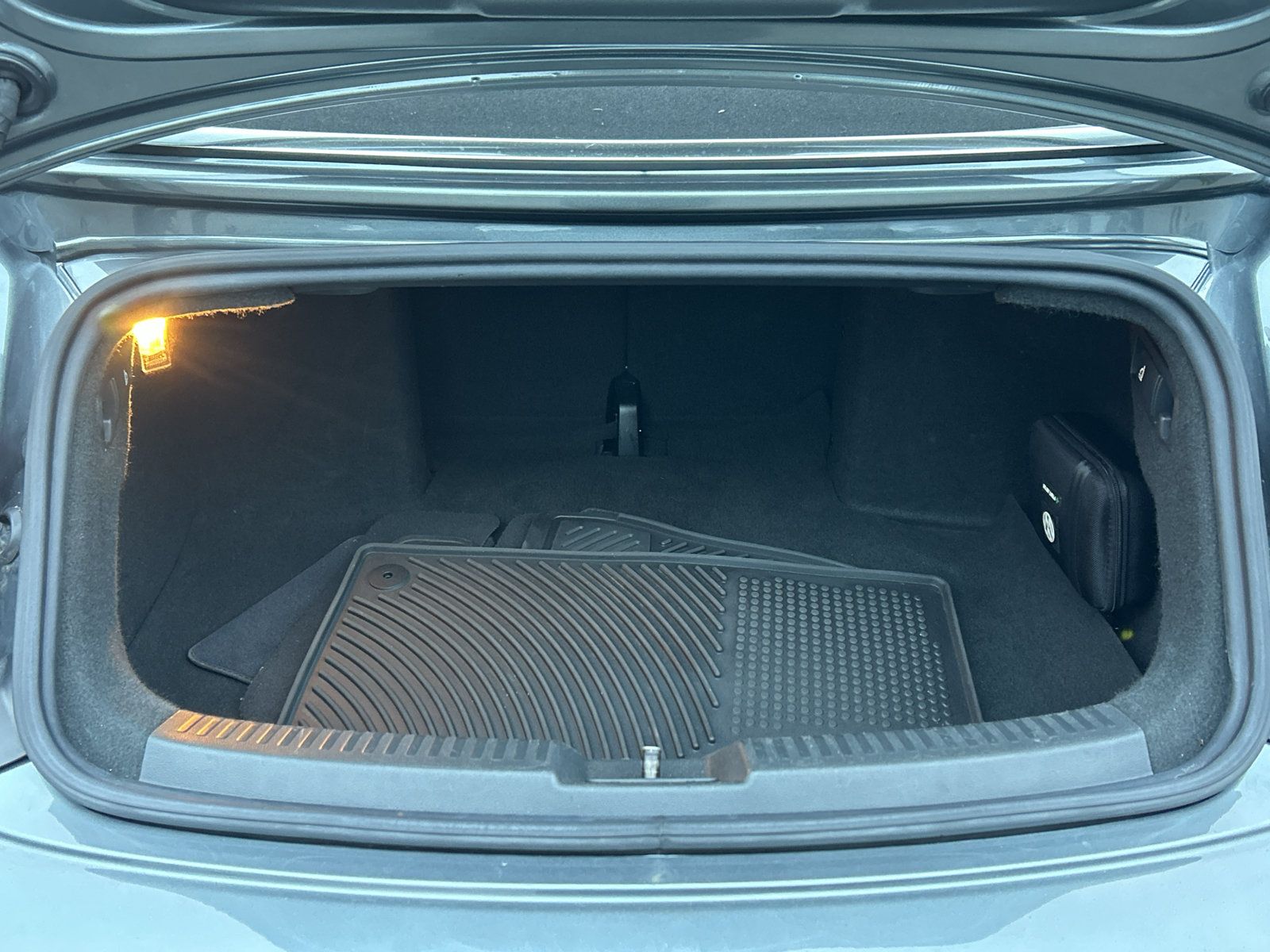 Used 2019 Volkswagen Beetle 2.0T SE FWD image 31