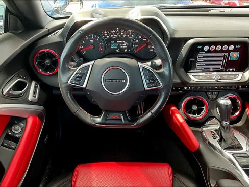Used 2018 Chevrolet Camaro SS RWD image 7