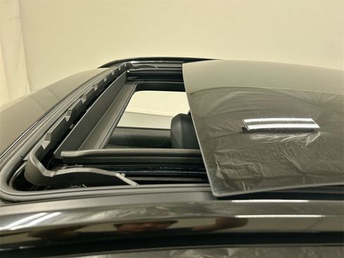 Used 2023 Alfa Romeo Stelvio Ti image 19