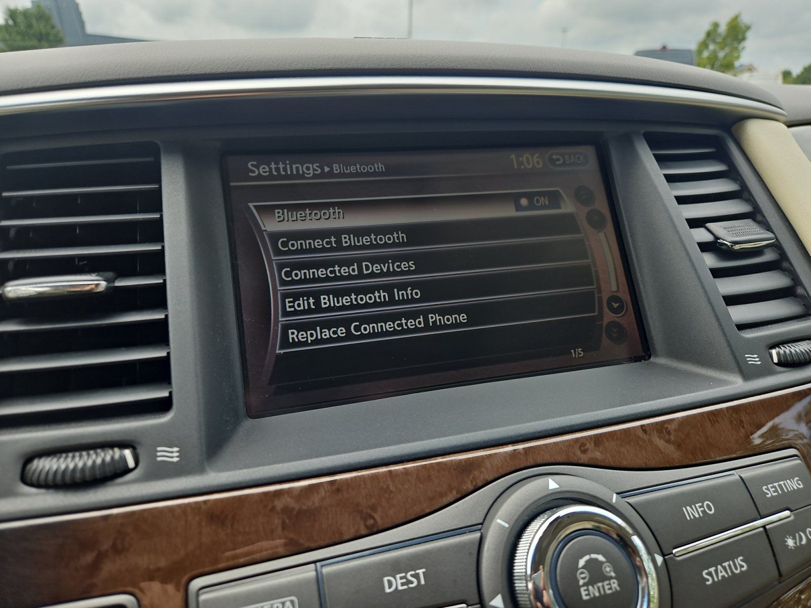 Used 2011 INFINITI QX56 4WD w/ Deluxe Touring Pkg image 21