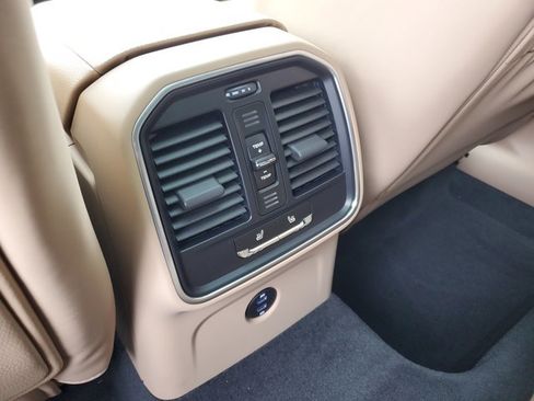 Used 2025 Porsche Macan image 18