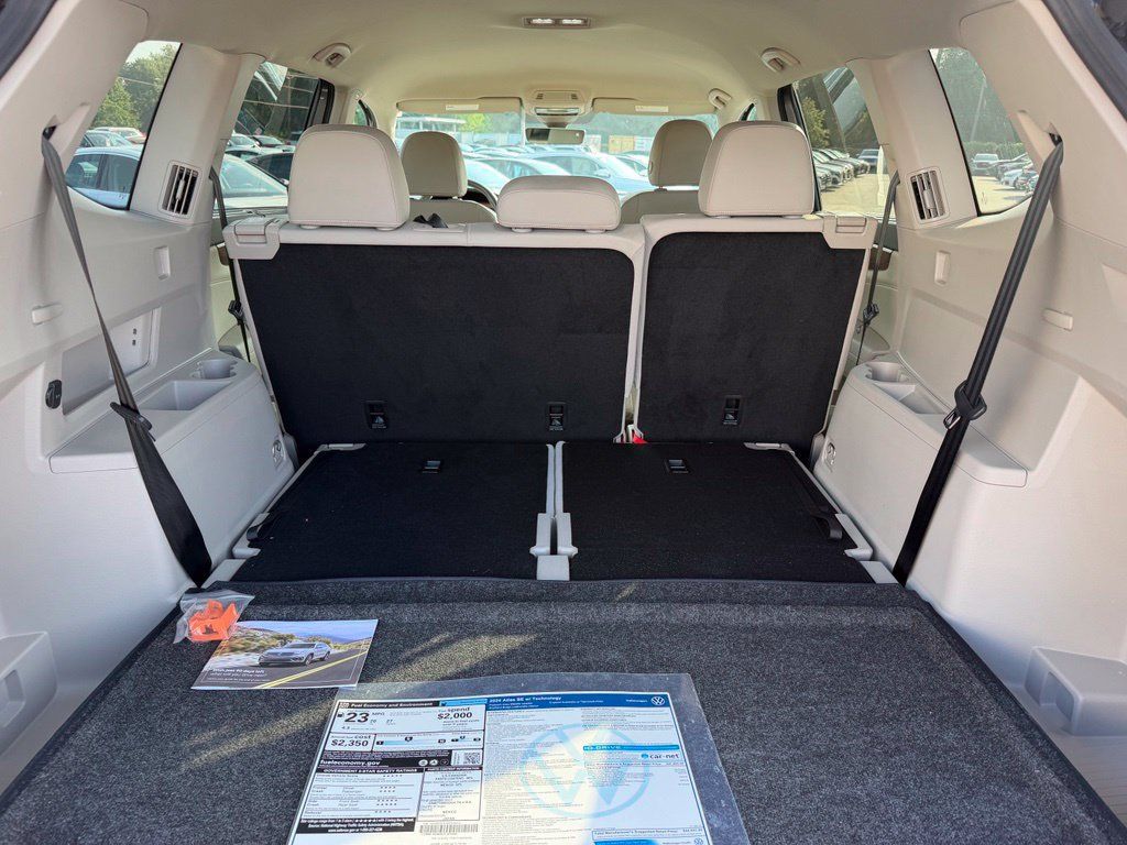 Used 2024 Volkswagen Atlas SE FWD image 12