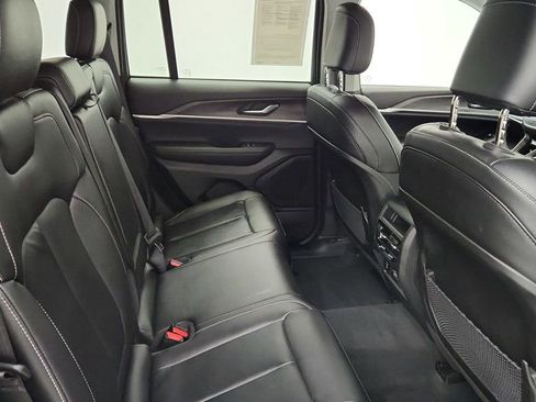 Used 2023 Jeep Grand Cherokee Limited image 21