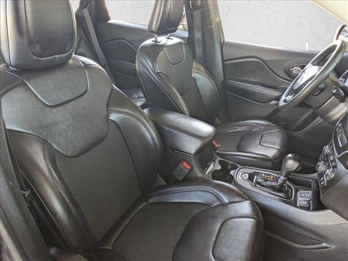 Used 2020 Jeep Cherokee Latitude Plus image 21