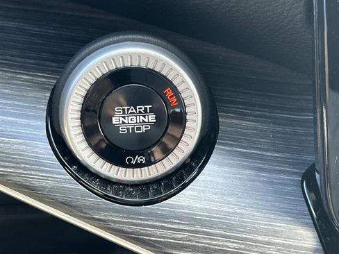 Used 2024 Jeep Wagoneer Series II w/ Flexible Seating Group image 30