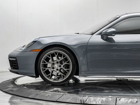 Used 2024 Porsche 911 Carrera RWD image 7