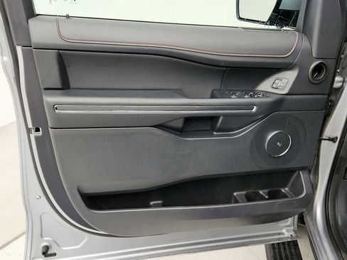 Used 2024 Ford Expedition Limited image 11