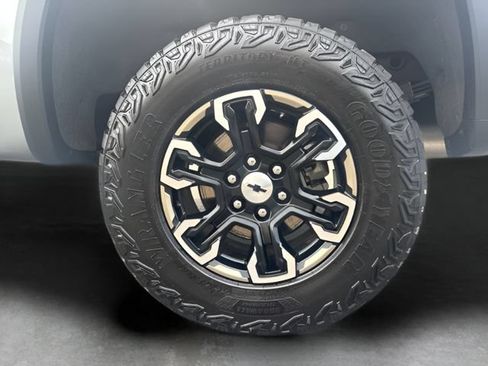 Used 2023 Chevrolet Silverado 1500 ZR2 w/ Technology Package AWD/4WD image 39