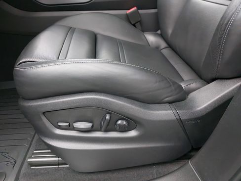 Used 2025 Porsche Cayenne Coupe w/ Premium Package Plus image 30