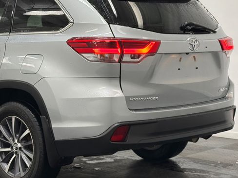 Used 2018 Toyota Highlander XLE image 7
