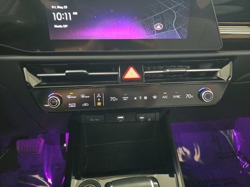 Used 2023 Kia Niro EX FWD image 24