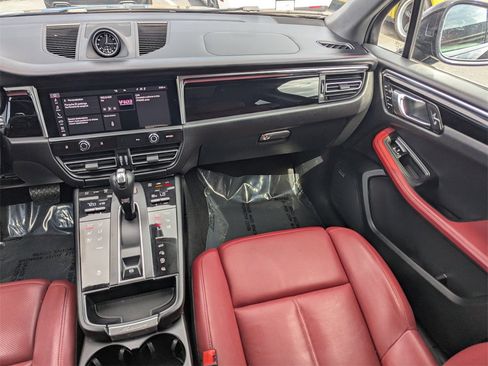 Used 2024 Porsche Macan Turbo image 8