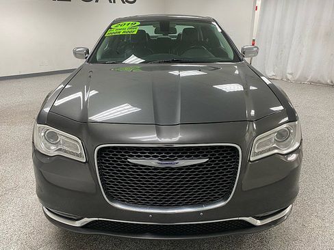 Used 2019 Chrysler 300 Limited image 2
