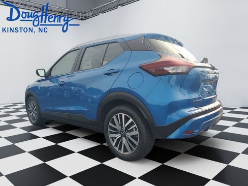 Used 2024 Nissan Kicks SV FWD image 3