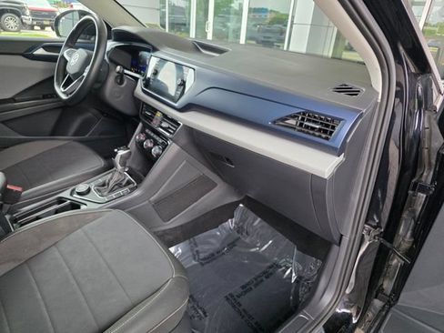 Used 2023 Volkswagen Taos SE w/ Panoramic Sunroof Package AWD/4WD image 9