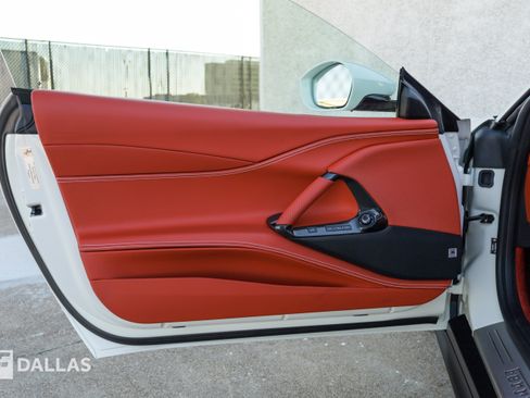 Used 2022 Ferrari 812 GTS RWD image 19