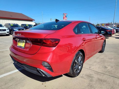 Used 2022 Kia Forte LXS FWD image 4