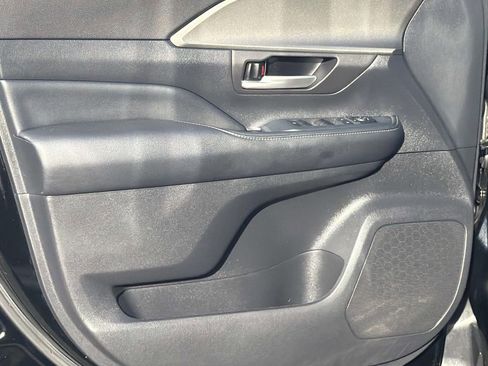Certified 2025 Toyota Grand Highlander FWD image 22